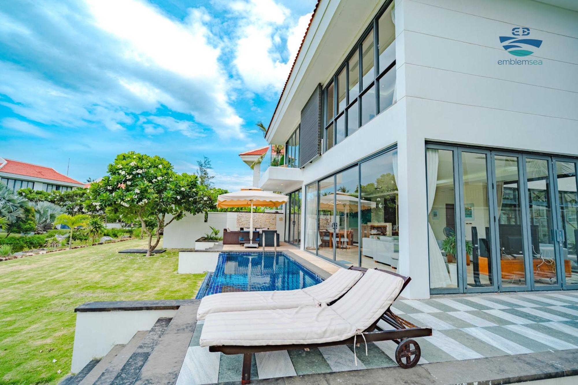 Emblem Sea 4 Bedroom Villas Da Nang Exterior photo